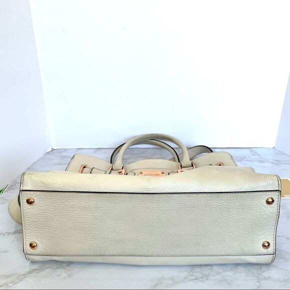 Michael Kors Hamilton Maxi Tote with Rose Gold Hardware - Picture 7 of 15